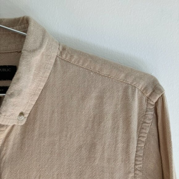 Banana Republic Tan Oxford - Medium - Picture 3 of 6